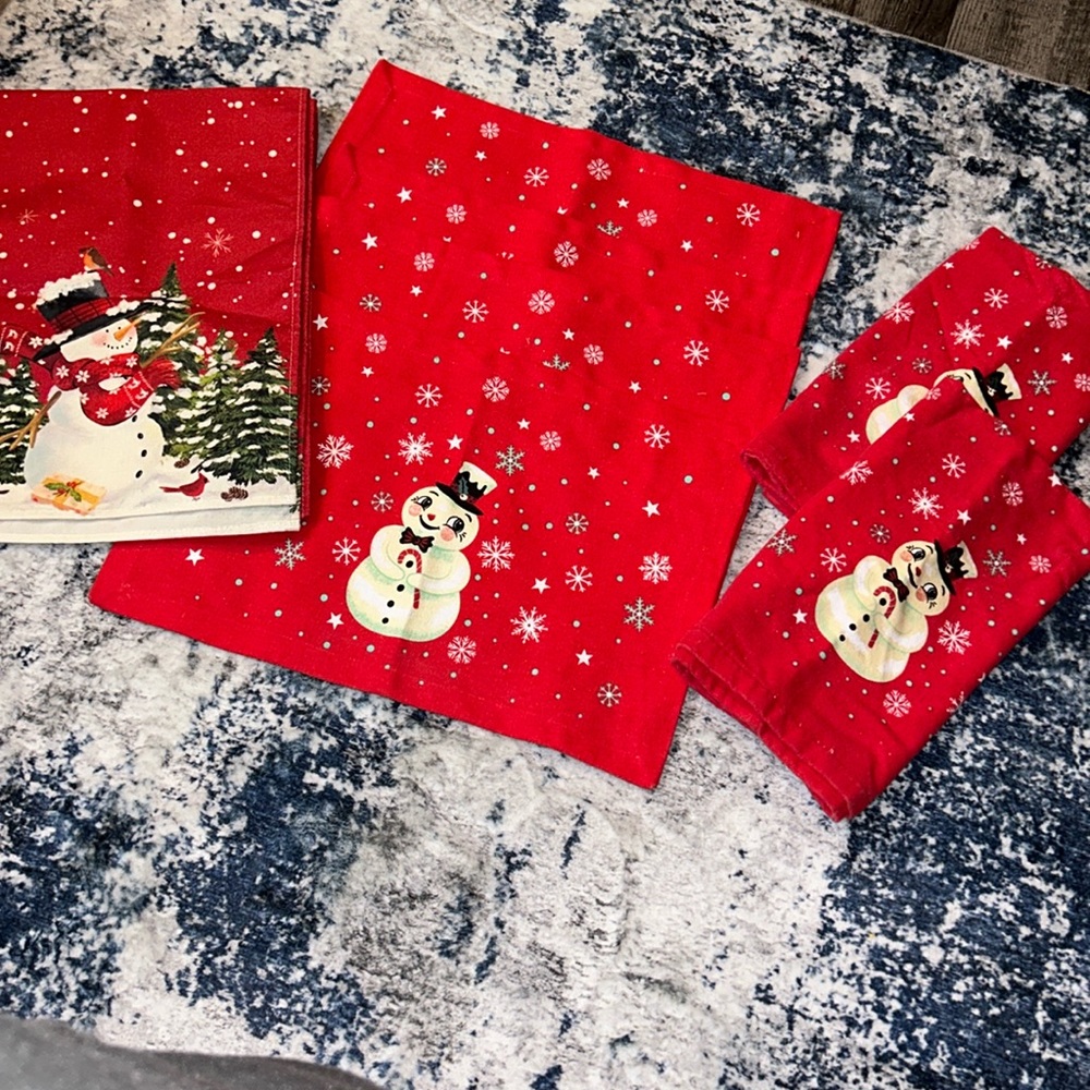 Table runner 4 placemats 2 hand towels
